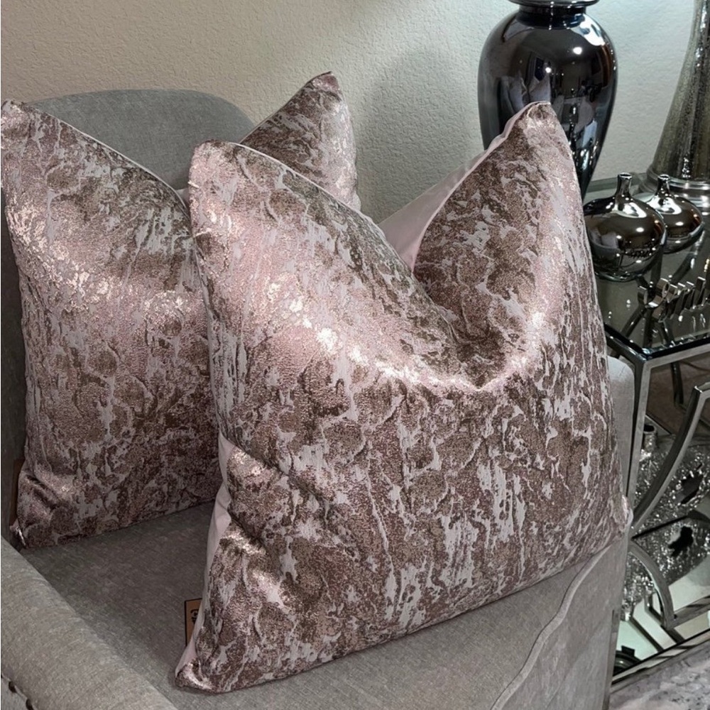 1-NWT CALDEIRA ABSTRACT DESIGN
DECORATIVE PILLOWS (Read description for details) - Picture 8 of 12